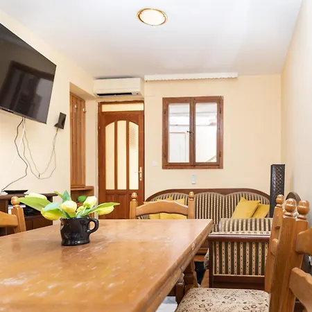 Radhika House アパート *